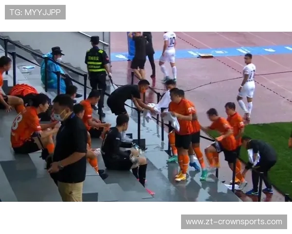 受伤倒地中断比赛的规则细节和裁判判罚标准解析