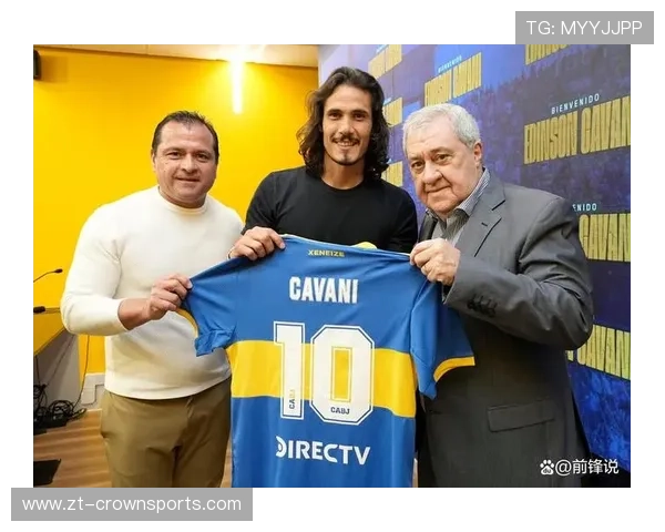 卡瓦尼赛后还在餐厅坐到凌晨,这生活节奏也太反差了吧!