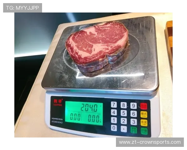 莱万每天吃秤上称的牛排，自律到连厨师都怕他